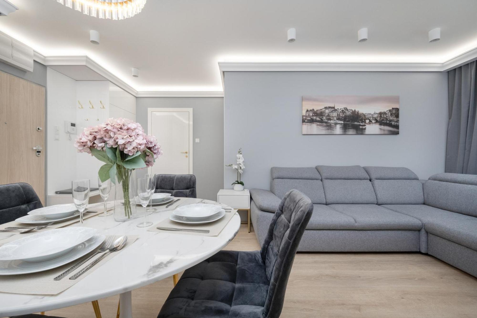 Elegant With Balcony By The Oder River In By Renters Prestige * Wroclaw