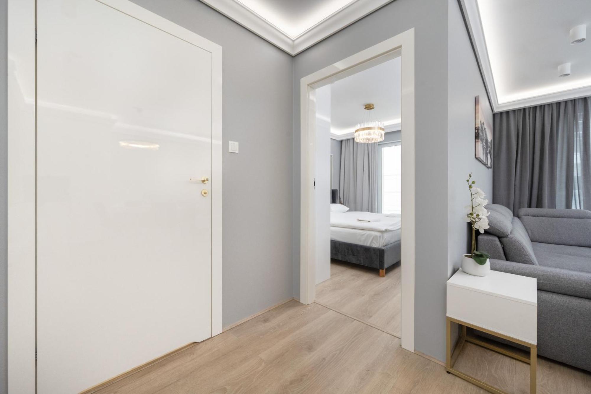 Elegant With Balcony By The Oder River In By Renters Prestige *