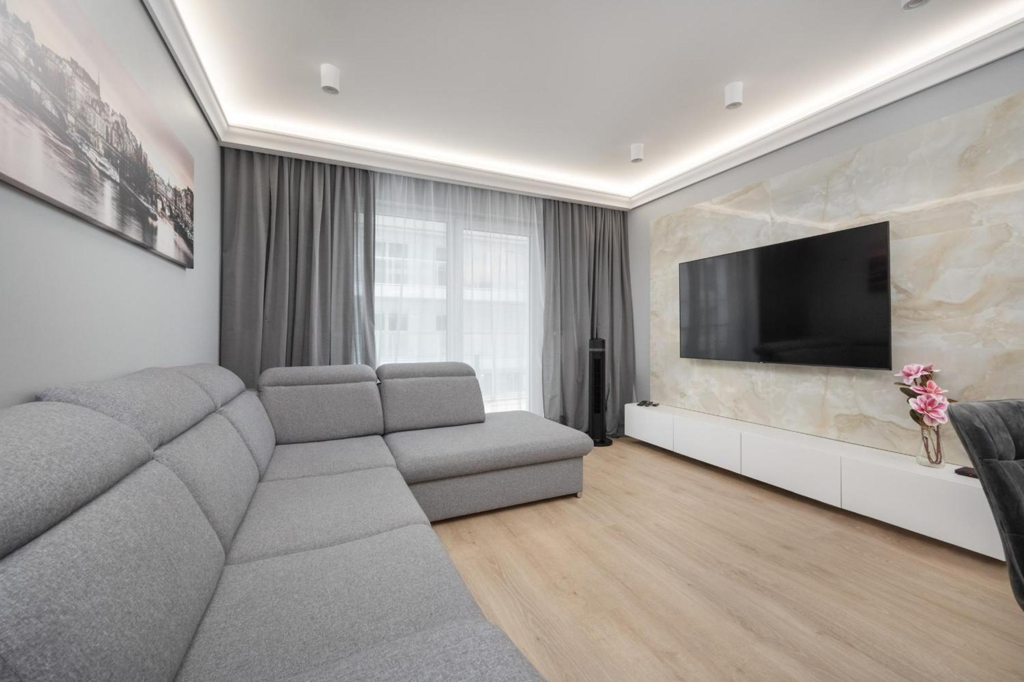 Elegant With Balcony By The Oder River In By Renters Prestige *