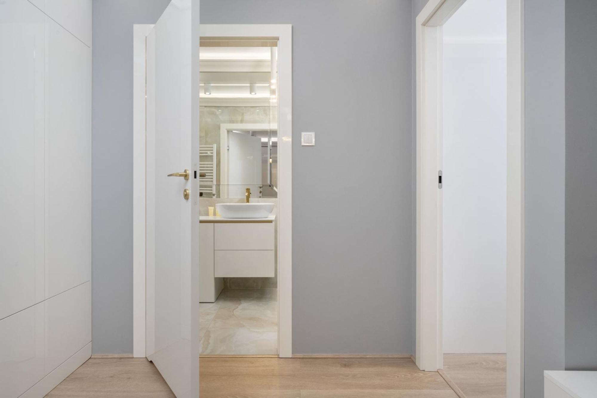 Elegant With Balcony By The Oder River In By Renters Prestige