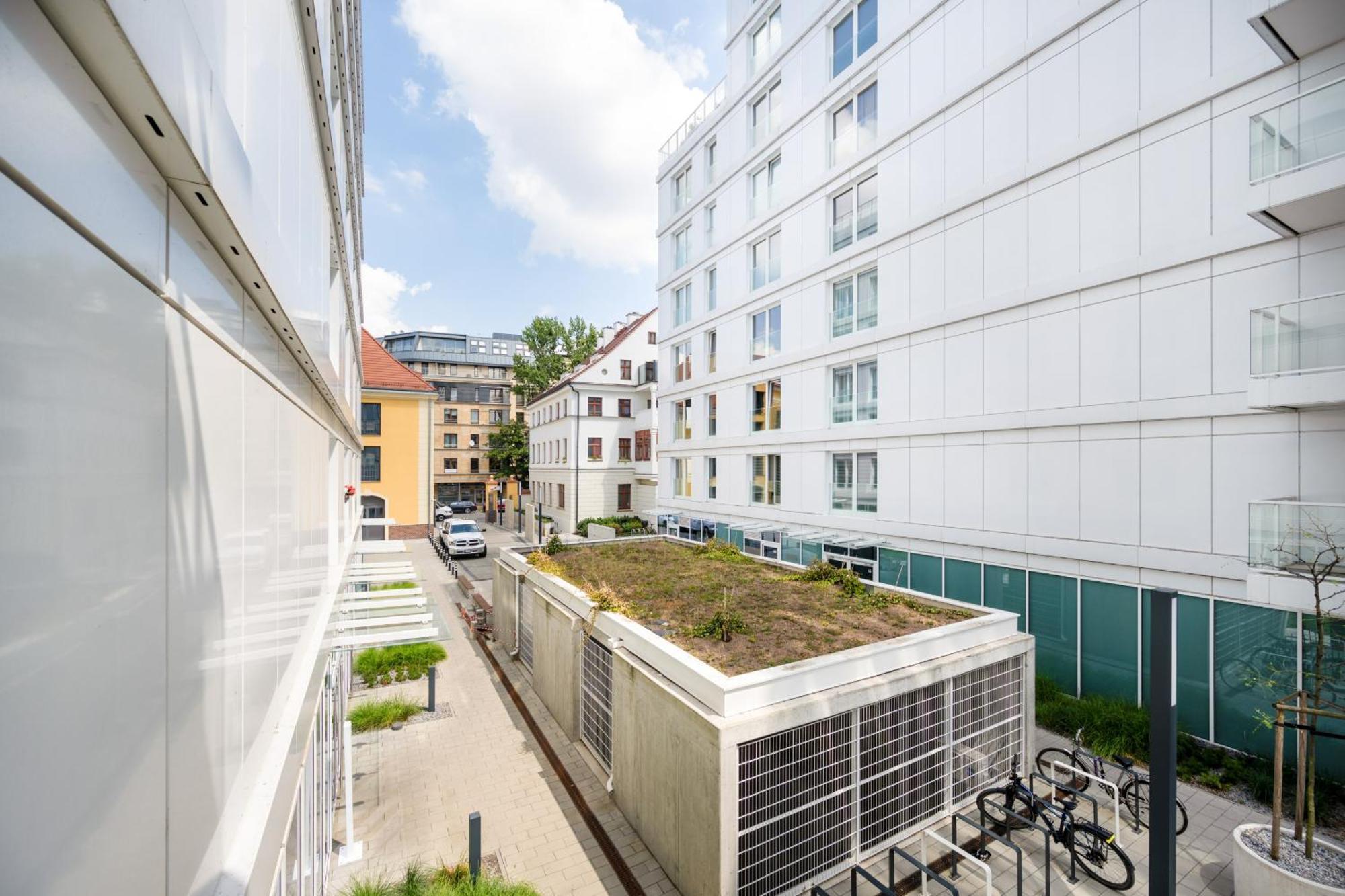Elegant With Balcony By The Oder River In By Renters Prestige Apartment Wroclaw